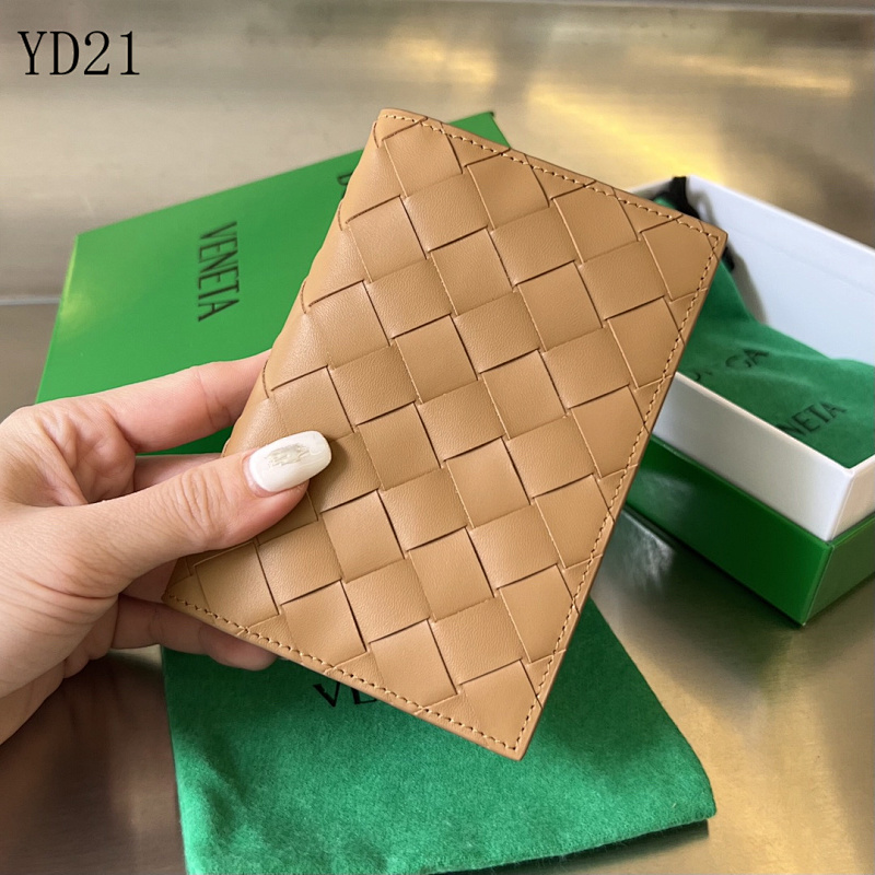 cover-174696456 BotegaaVeneta BV Wallet 607482 Intrecciato Leather Clutch