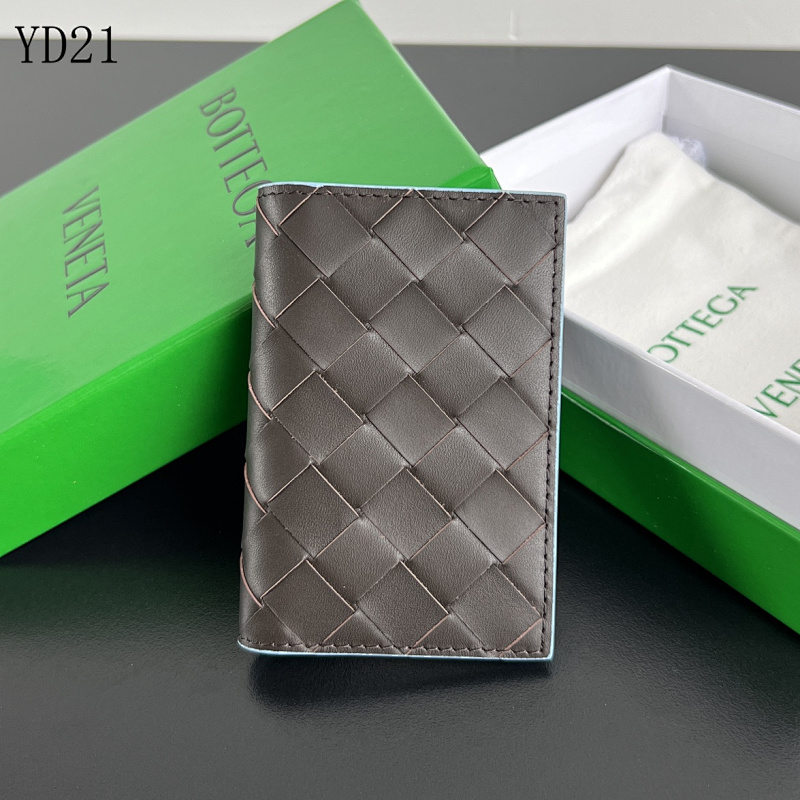 BotegaaVeneta Intrecciato Woven Leather Card Holder