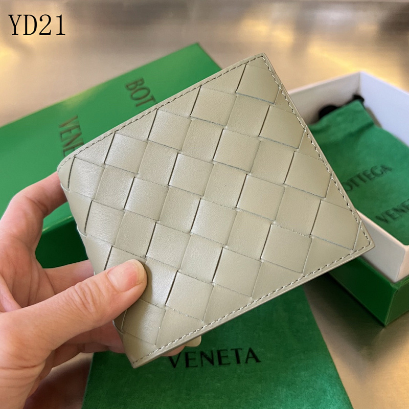BotegaaVeneta 605721 Medium Wide Intrecciato Card Holder