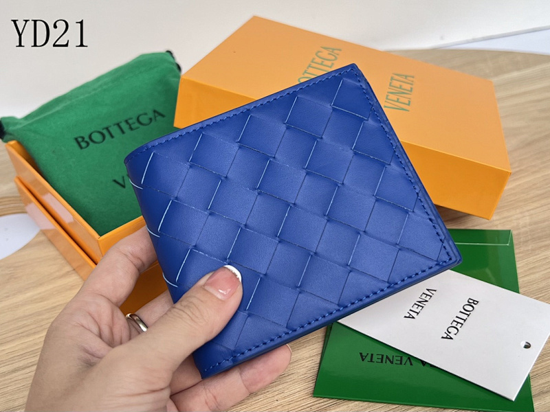 BotegaaVeneta 605721 Medium Wide Intrecciato Wallet