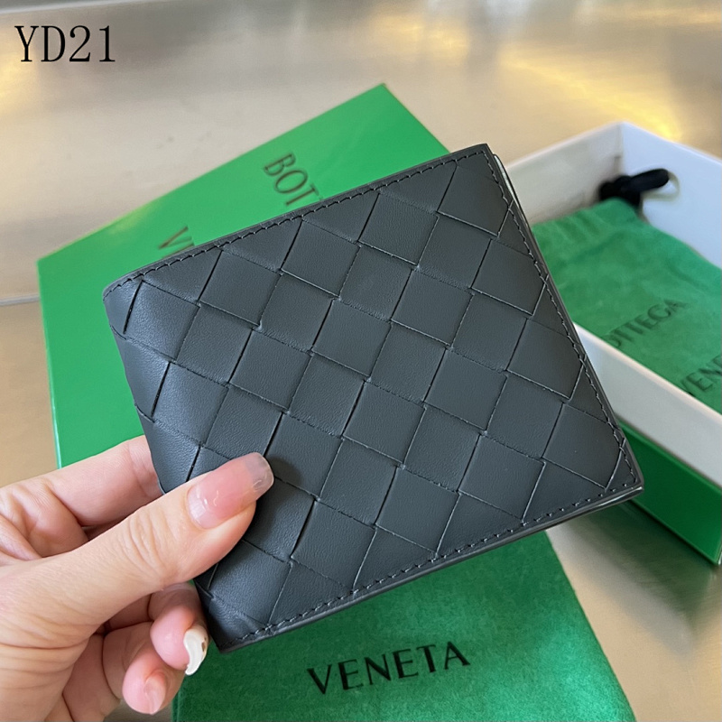 BotegaaVeneta 605721 Medium Intrecciato Wallet
