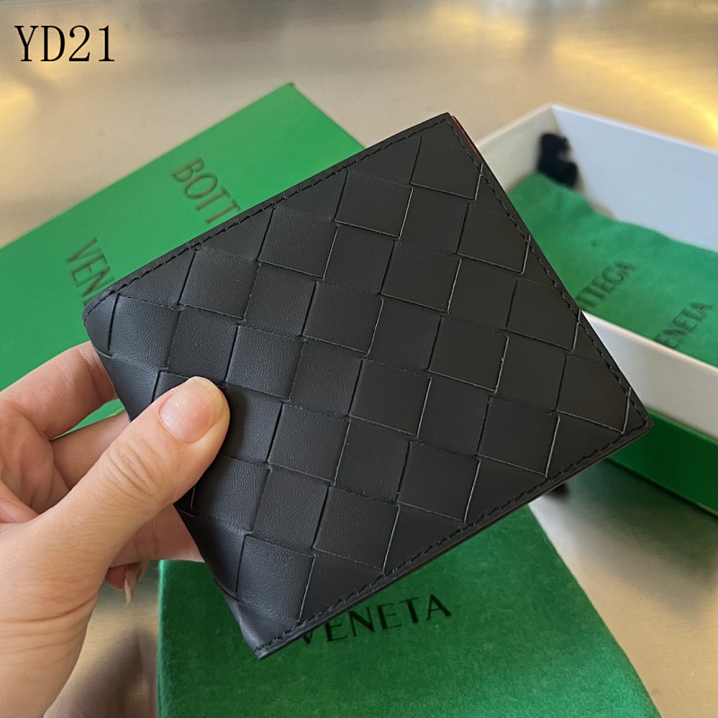 BotegaaVeneta 605721 Medium Intrecciato Leather Wallet
