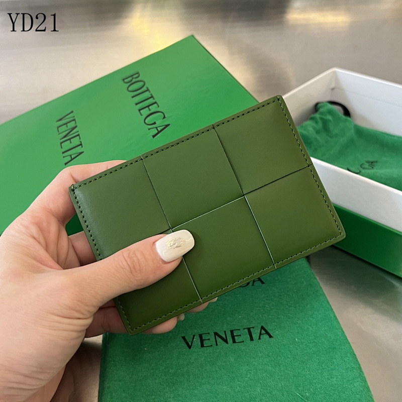 BotegaaVeneta 649597 Large Intrecciato Card Holder