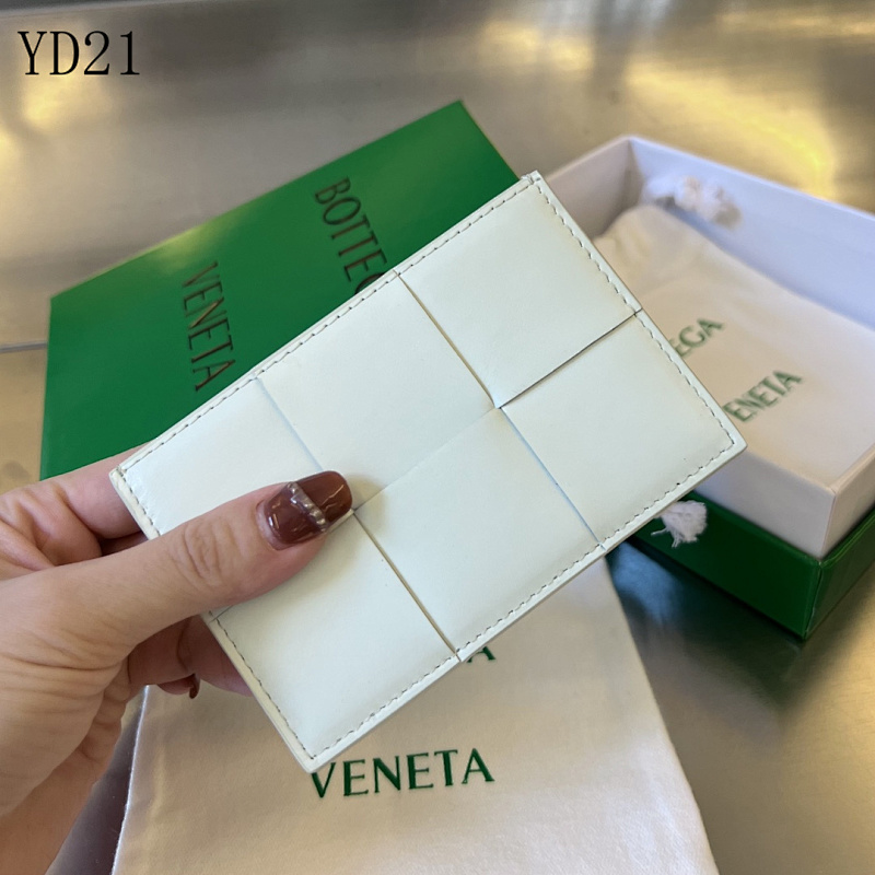 BotegaaVeneta BV 649597 Large Intrecciato Card Holder