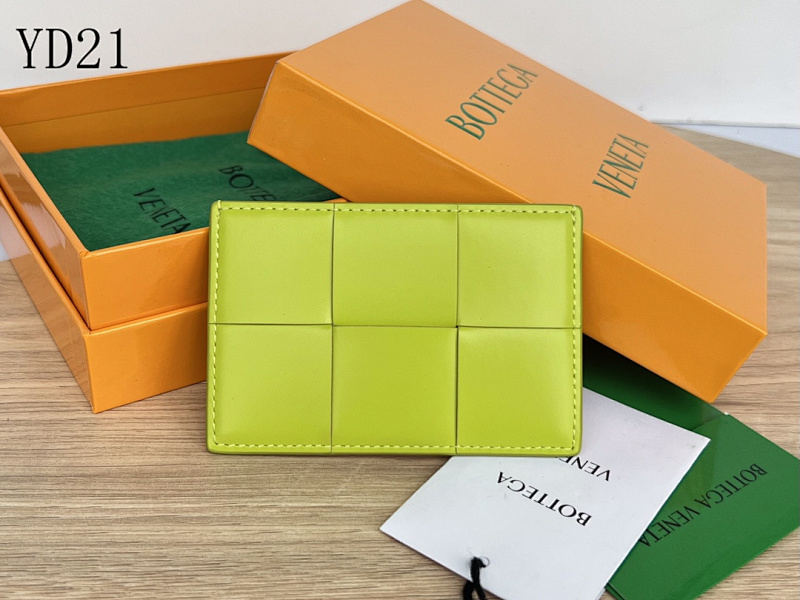 BotegaaVeneta 649597 Green Leather Card Holder