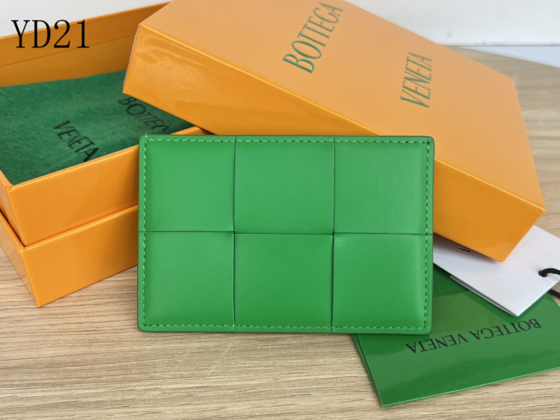 BotegaaVeneta YD21 Green Leather Card Holder