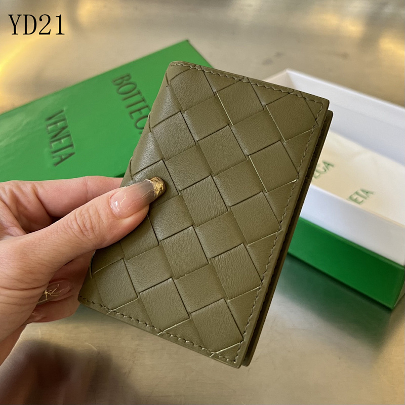 BotegaaVeneta 592619 Medium Intrecciato Card Holder