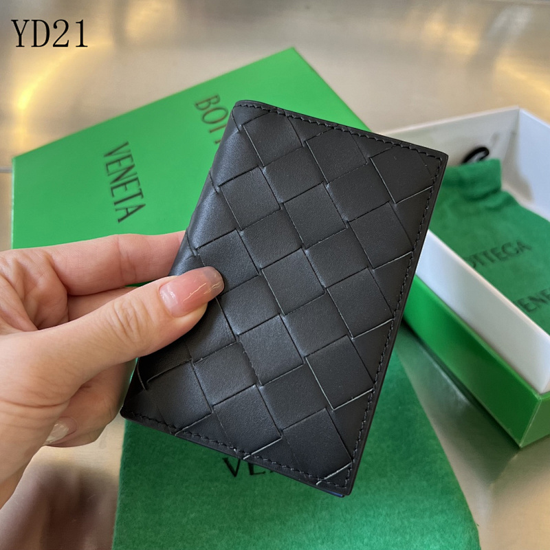 BotegaaVeneta Intrecciato Leather Card Holder