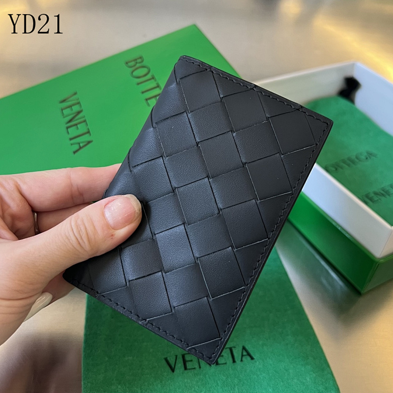 BotegaaVeneta Intrecciato Leather Card Holder 592619