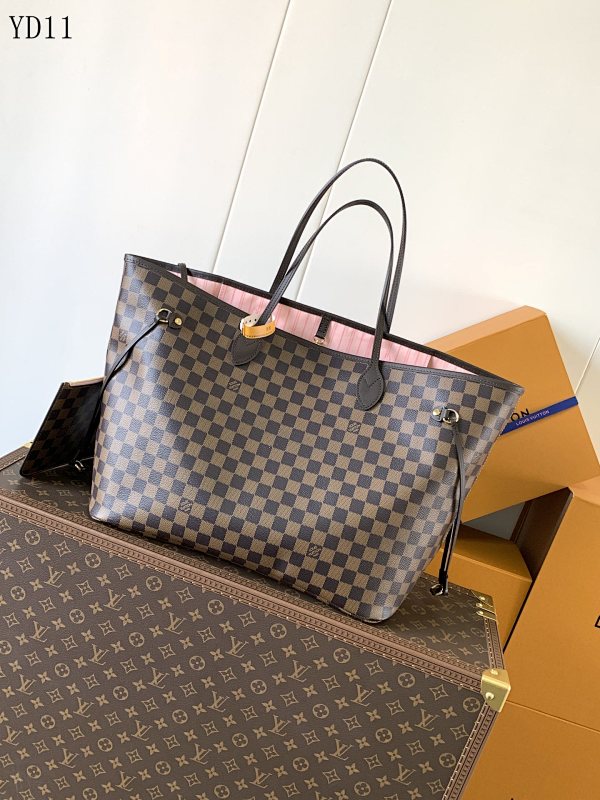 LVutton YD11 Checkered Canvas Clutch