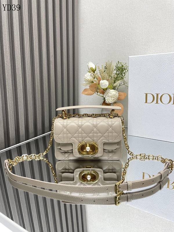 Diiior YD39070 Quilted Leather Shoulder Bag