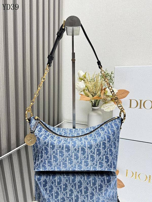 Christian Diiior YD39053 Leather Tote Bag