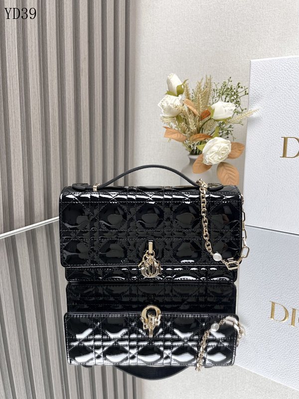 Diiior YD39 Quilted Patent Leather Shoulder Bag