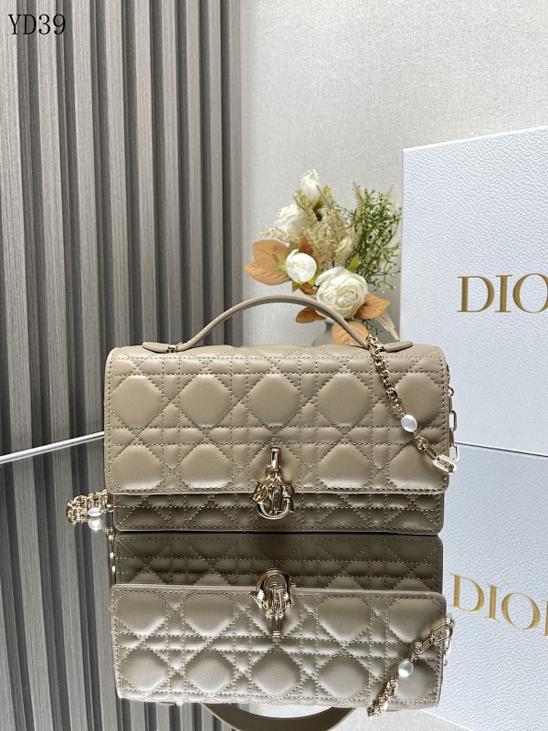 Diiior YD39065 Quilted Leather Wallet on Chain