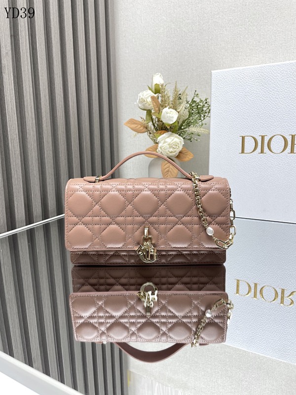 Diiior YD39 Quilted Crossbody Bag
