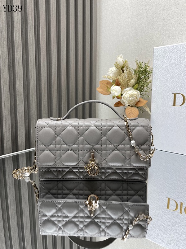 Diiior YD39065 Quilted Leather Shoulder Bag