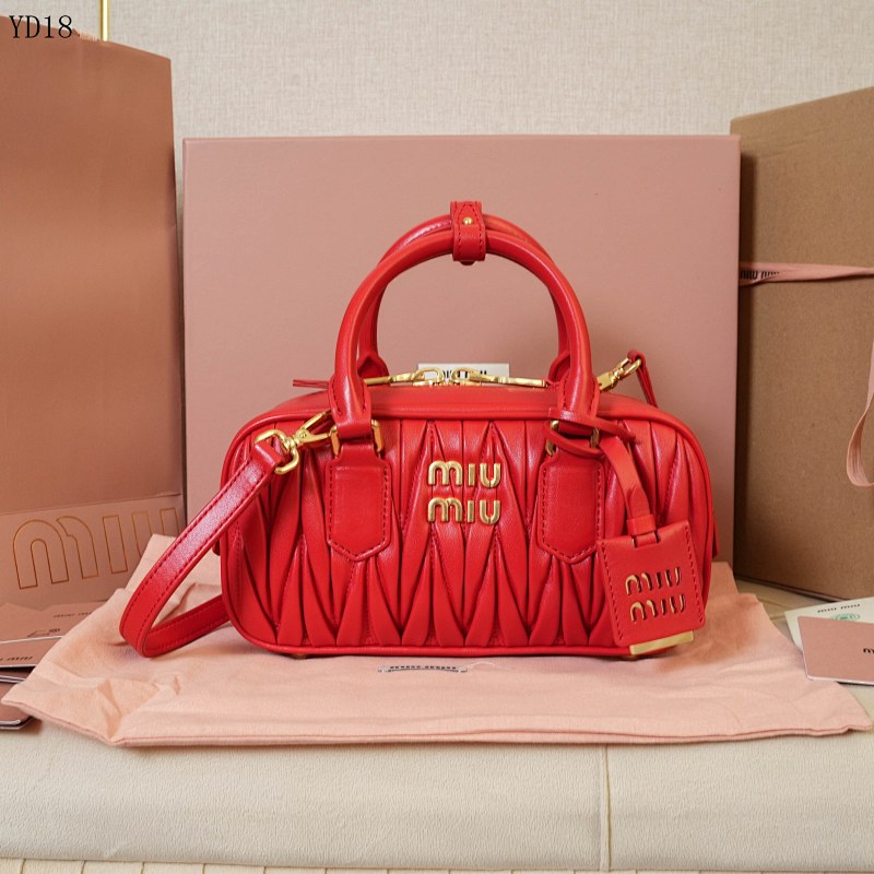 MiuuMiuu YD18083 Quilted Leather Shoulder Bag