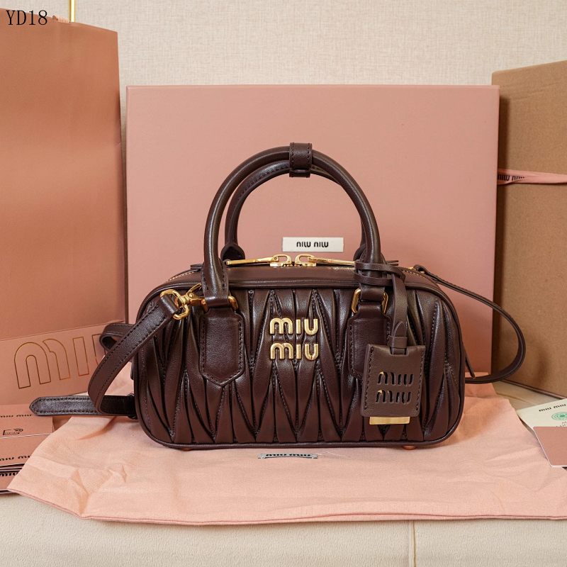 cover-185646579 MiuuMiuu YD18083 Quilted Leather Top Handle Bag