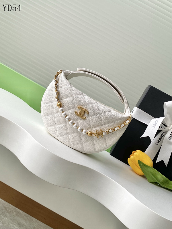 CHANELL YD54 Quilted White Pearl Chain Shoulder Bag