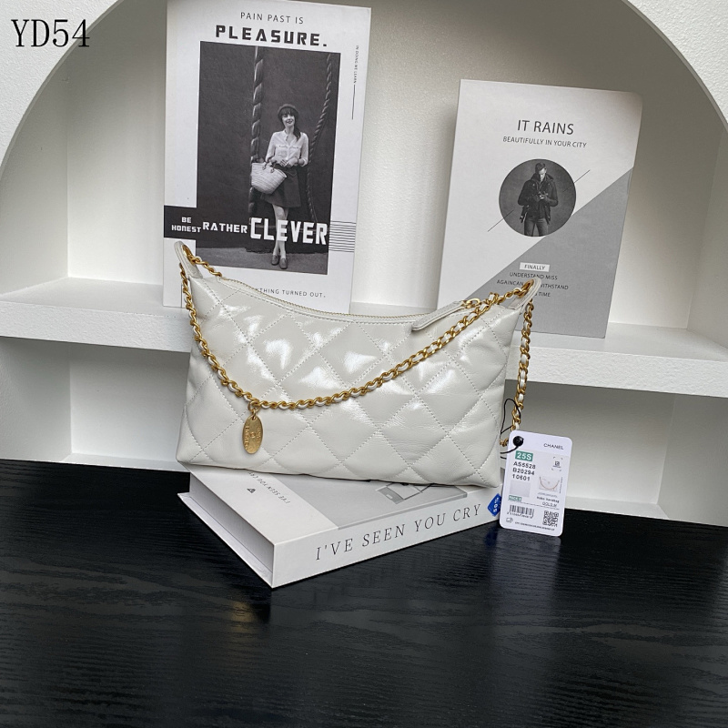 CHANELL AS5528 Quilted White Leather Shoulder Bag
