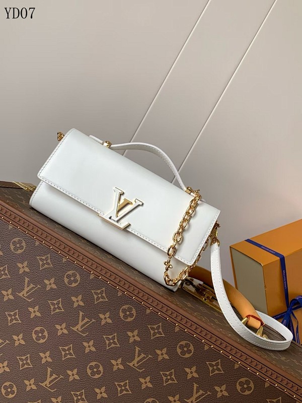 LVutton M12265 Wallet on Chain Capucines
