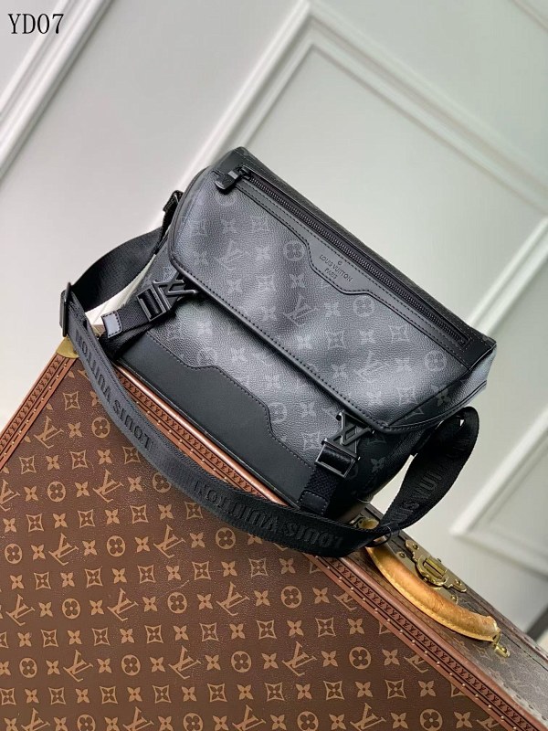 LVutton M12517 Voyager Small Crossbody Bag