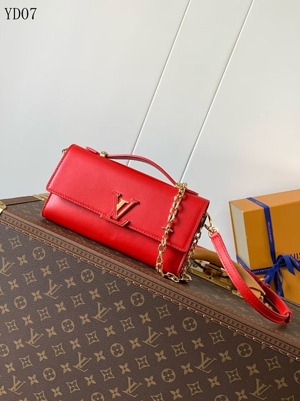 LVutton M12405 Wallet on Chain Capucines