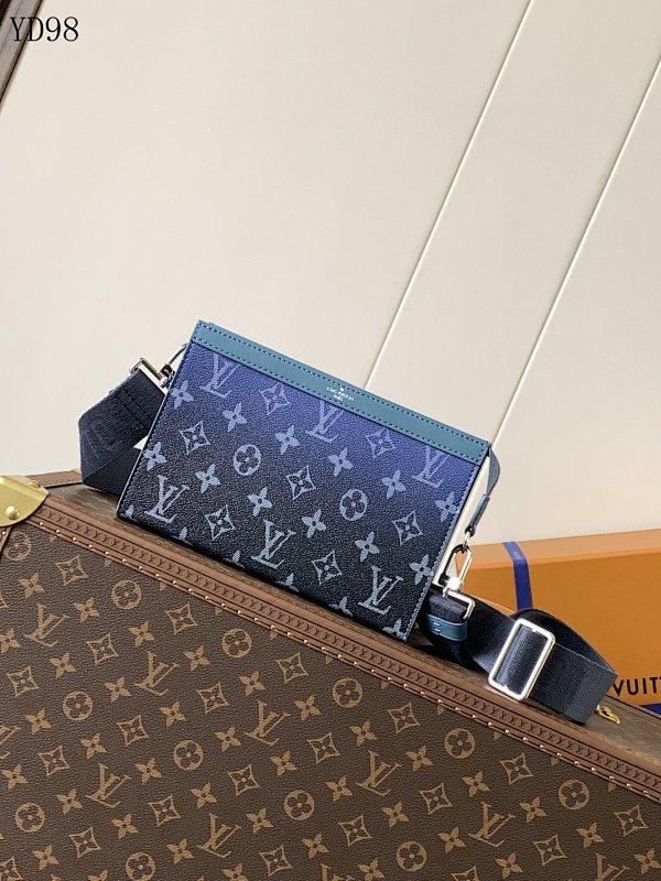LVutton M11544 Monogram Shadow Wearable Wallet