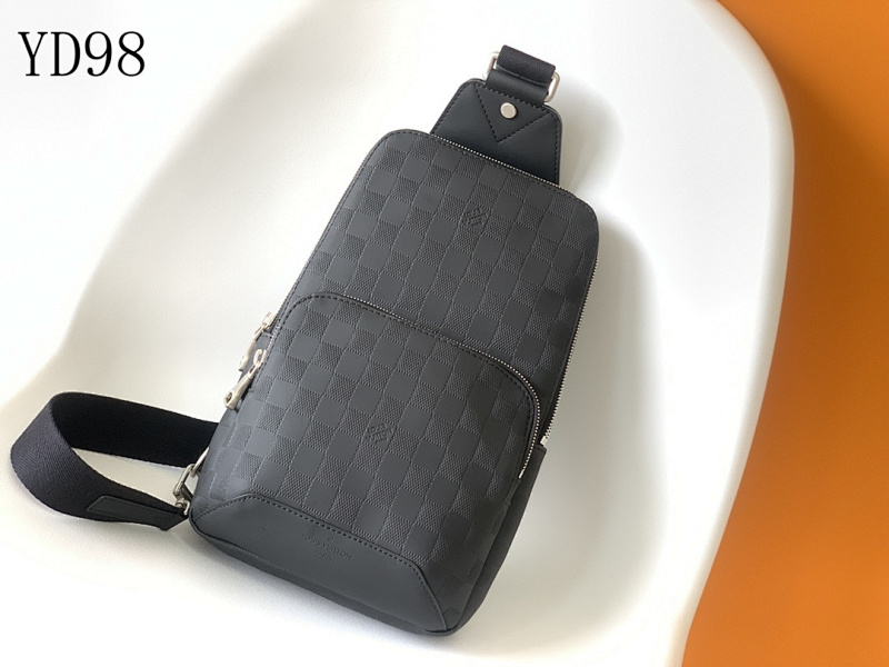 LVutton YD98048 N41720 Avenue Shoulder Bag