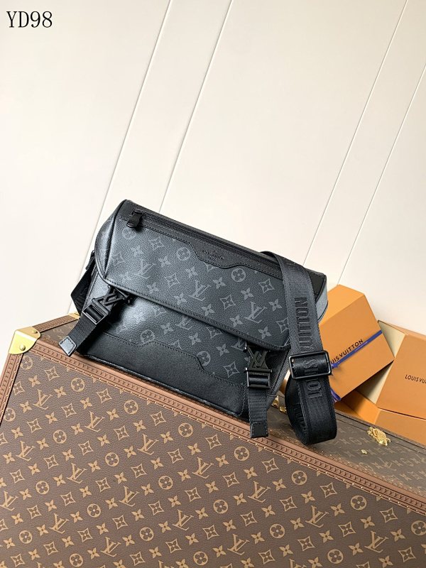 LVutton M12517 Monogram Shadow Messenger Voyager Bag