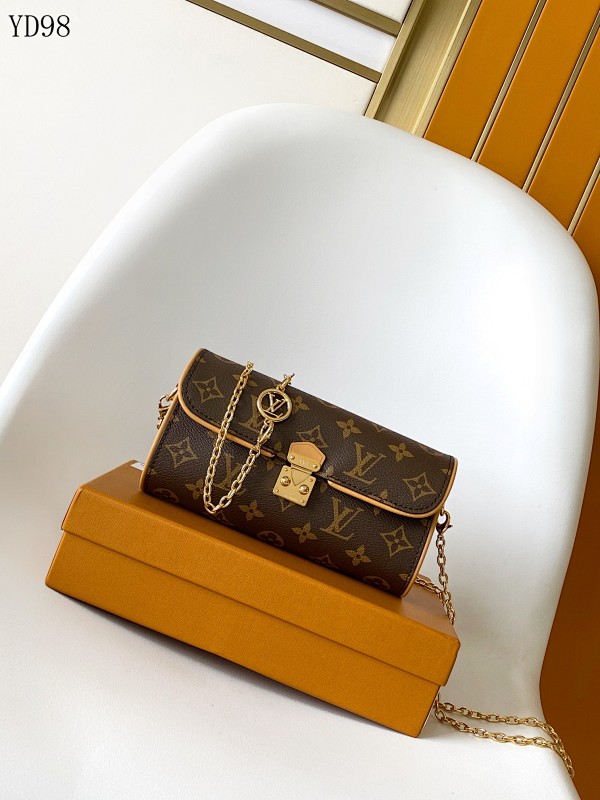 LVutton M13566 Pochette Camille Monogram Clutch