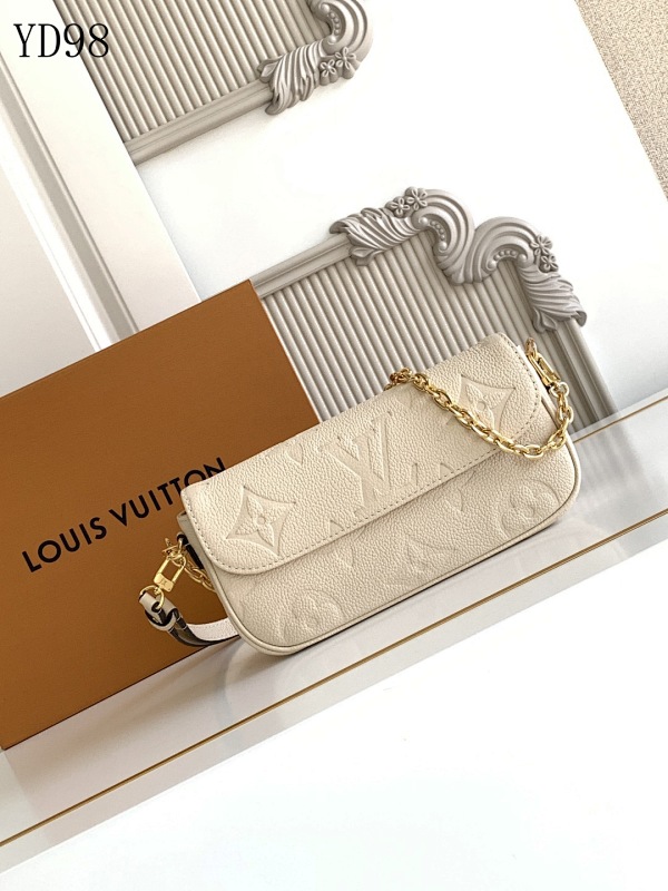 LVutton M82210 Wallet on Chain Ivy