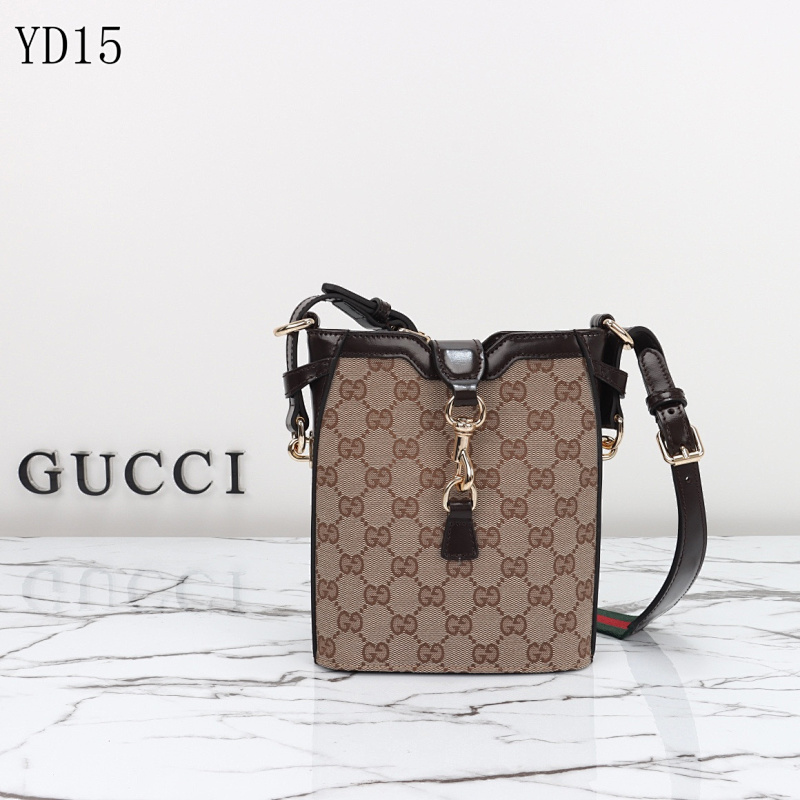 Gucc1 YD15048 GG Supreme Canvas Shoulder Bag