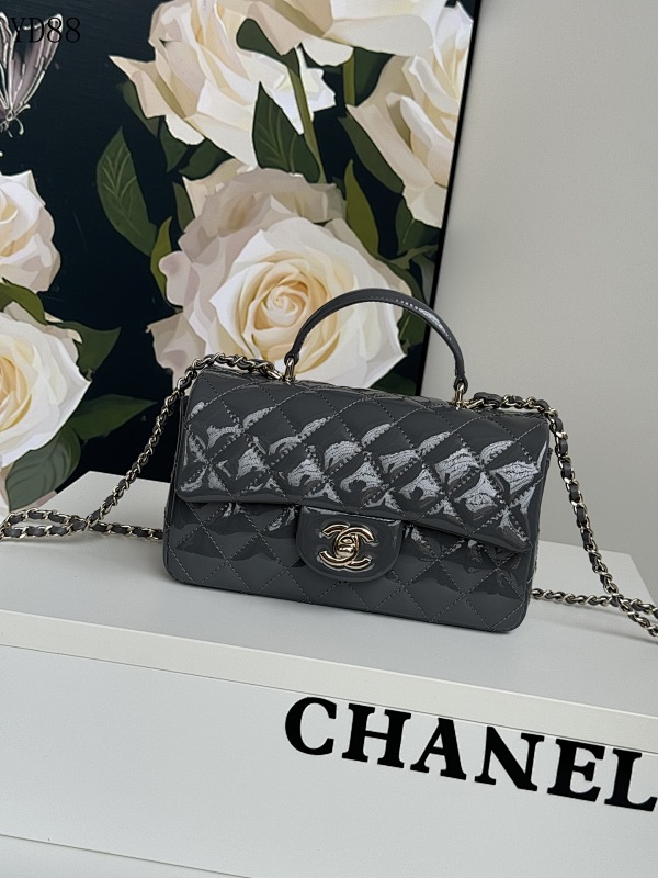CHANELL YD88066 AS2431 Quilted Patent Leather Clutch