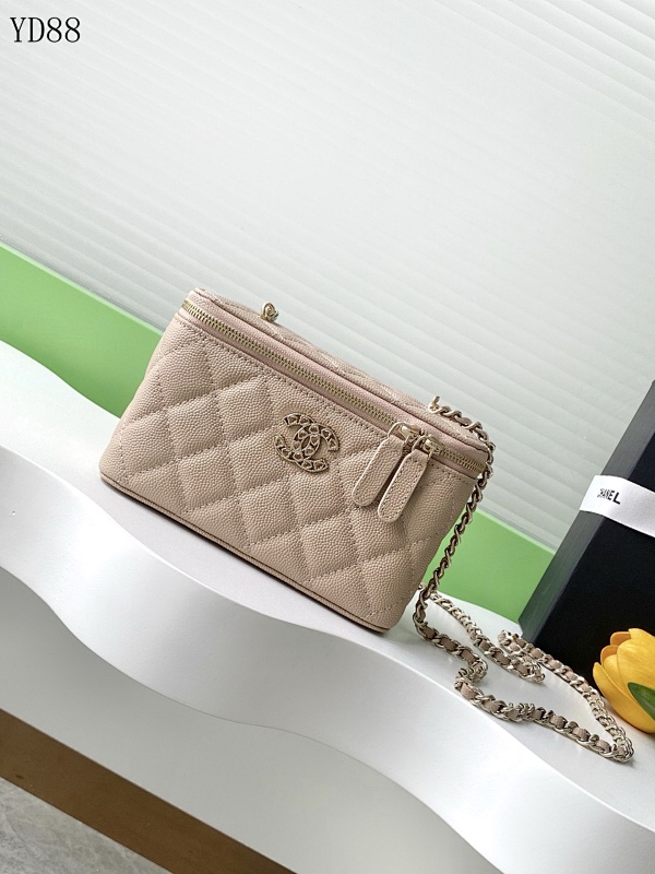 CHANELL AP4630 Mini Quilted Chain Wallet with Heart Diamond Clasp