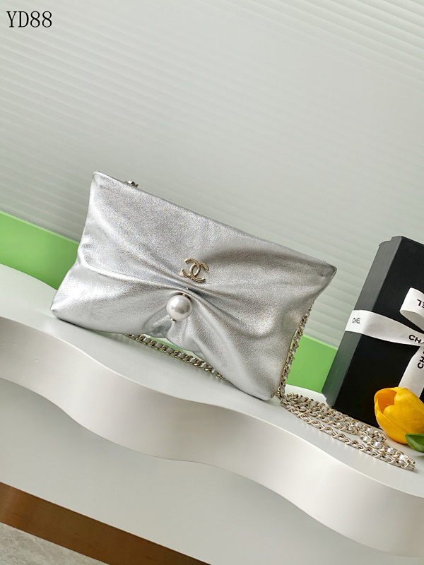 cover-201053200 CHANELL AS4613 Mini Clutch with Gold Chain Strap