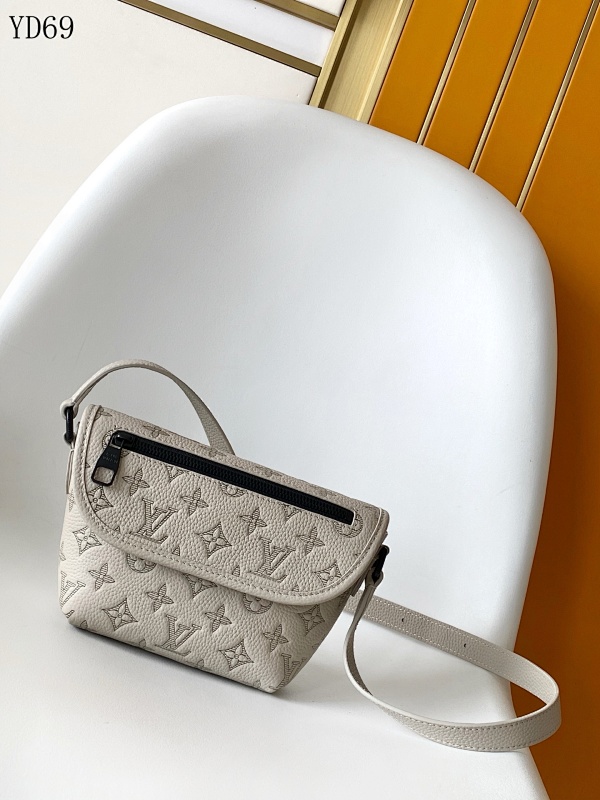 LVutton M14794 Monogram Shadow Mini Pouch