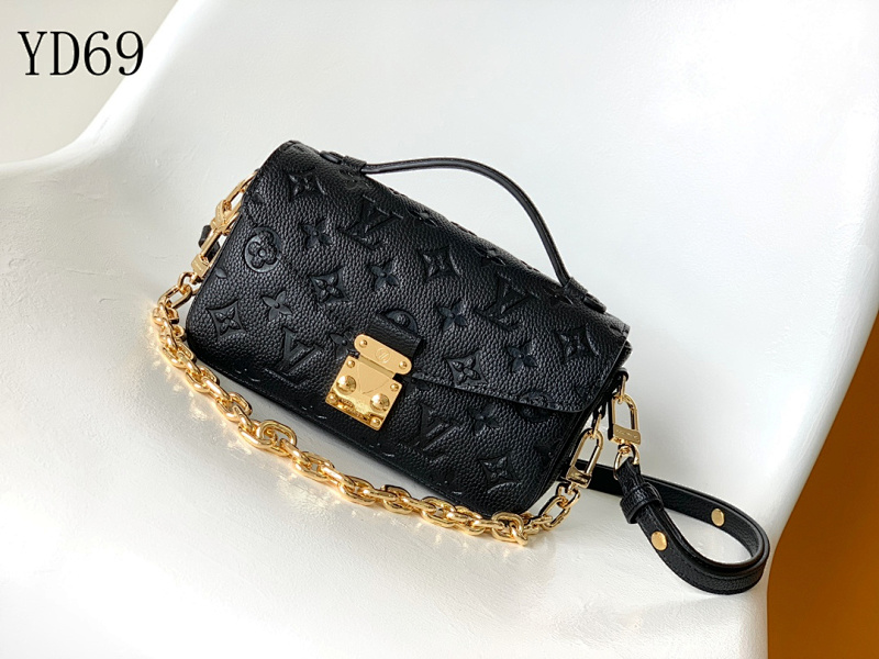 cover-203213569 LVutton YD69 Pochette Métis East West Bag
