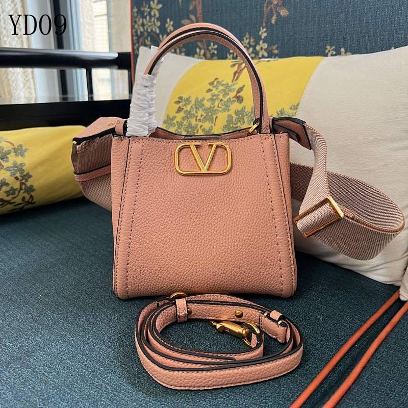 Valentiino Garavani YD09072 Small Alltime Bag