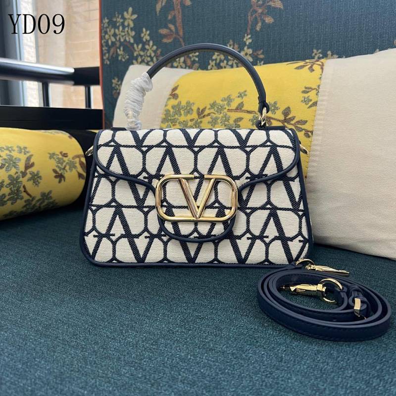 Valentiino YD09066 Garavani V Locò Shoulder Bag