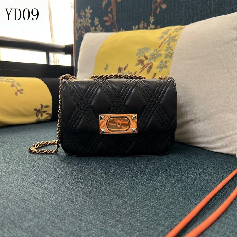 Valentiino YD09 Small Quilted Leather Shoulder Bag