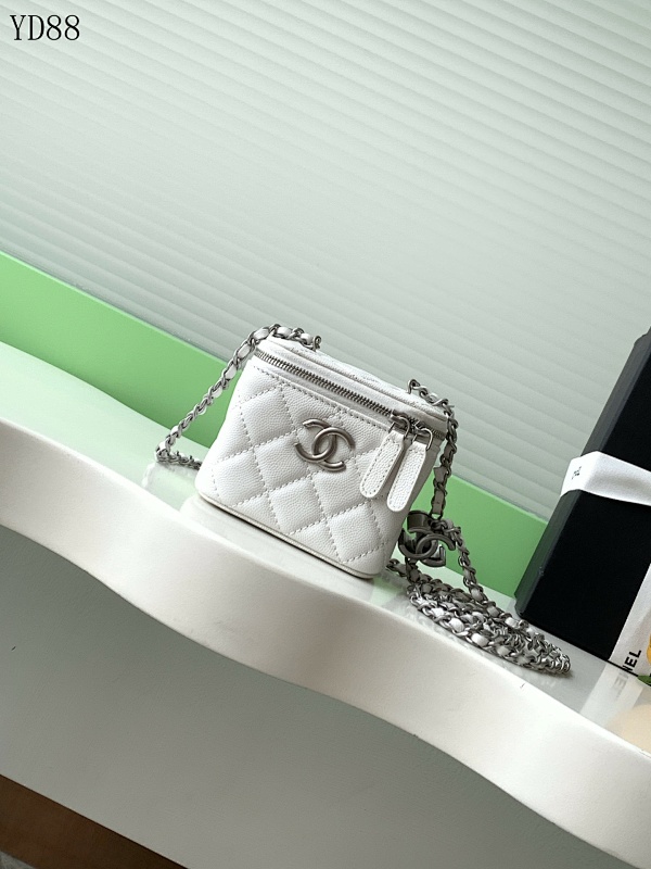 CHANELL YD88075 Quilted White Leather Wallet on Chain