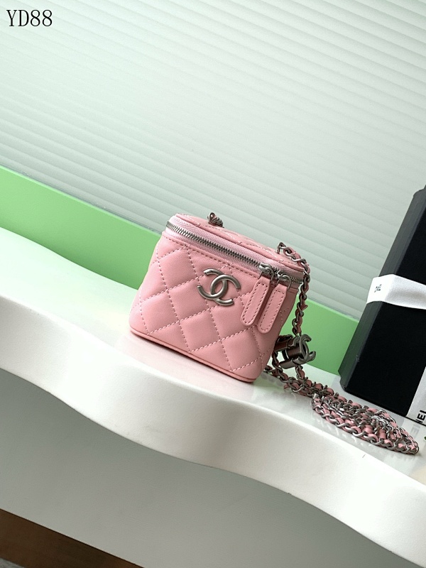 Chan3l YD88075 Mini Wallet on Chain