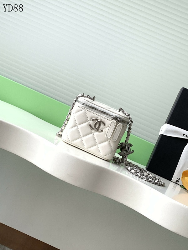 CHANELL YD88075 Quilted Leather Wallet on Chain