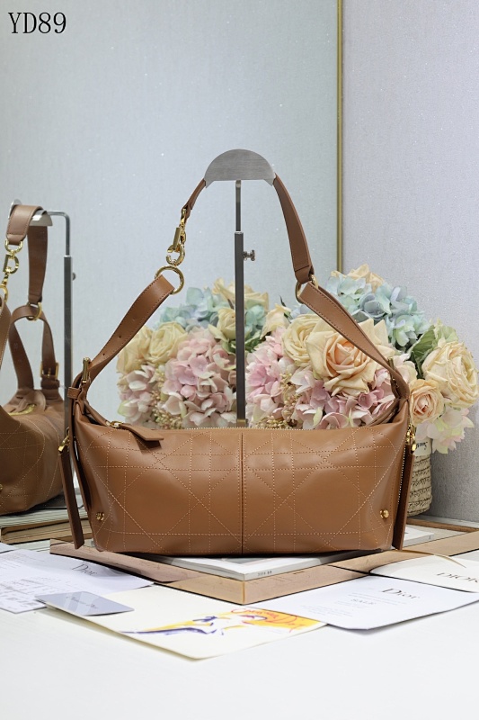 Christian Diiior YD89080 Leather Tote Bag