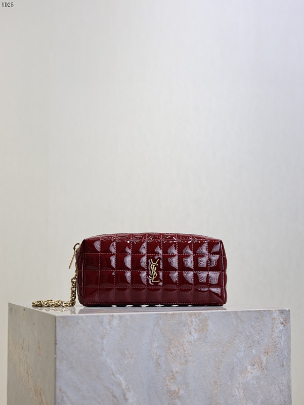 YSL YD25045 LE CASSANDRE MATELASSÉ CARRÉ Quilted Patent Leather Chain Clutch