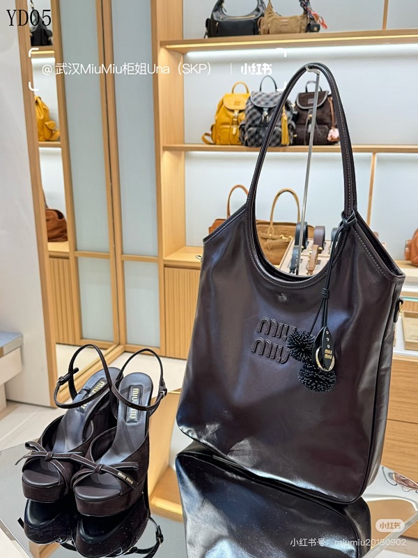 MiuuMiuu YD05 Tote Bag with Logo Embellishment