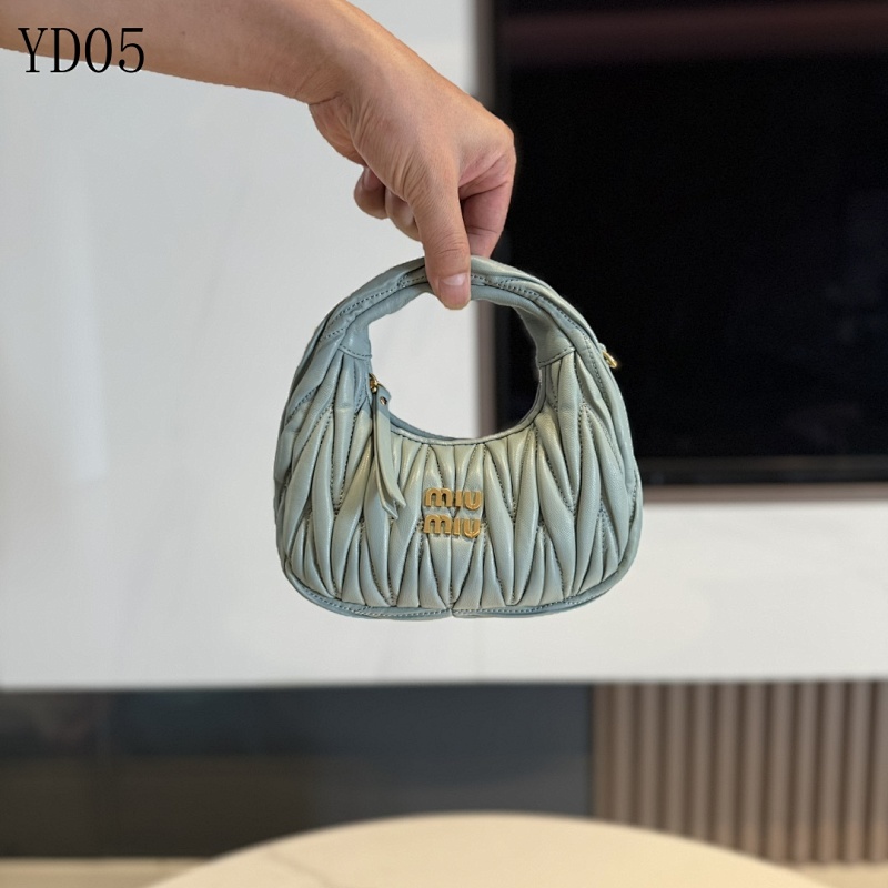 cover-219940991 MiuuMiuu YD05 Wander Matelasse Handbag