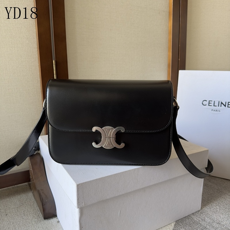 C3linee YD18080 Triomphe Shoulder Bag