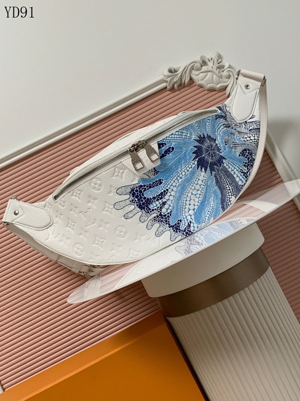 LVutton YD91 Quilted Leather Crossbody Bag